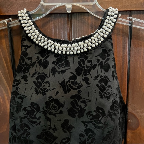NWT Francesca’s Velvet Floral Pearl Halter Cut Out Cocktail Mini Dress - Picture 3 of 7